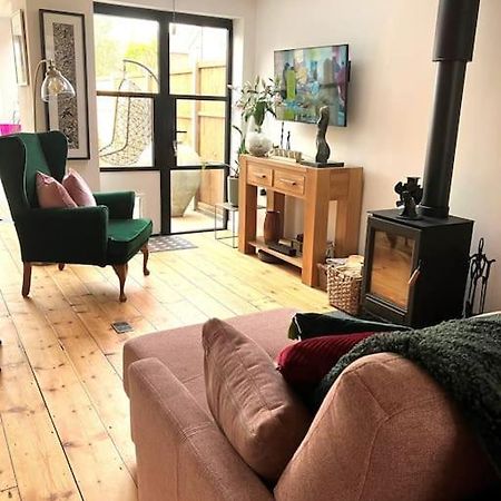 Our Beautifully Renovated Home Chichester Extérieur photo
