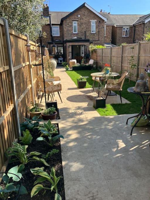 Our Beautifully Renovated Home Chichester Extérieur photo