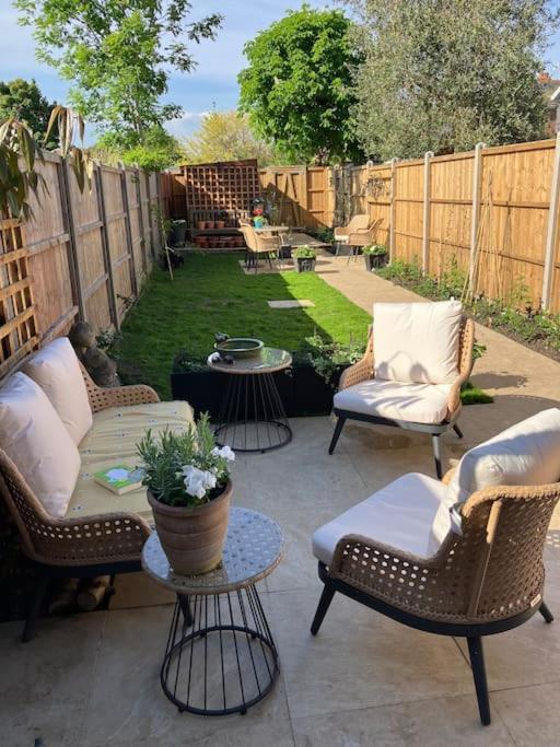 Our Beautifully Renovated Home Chichester Extérieur photo