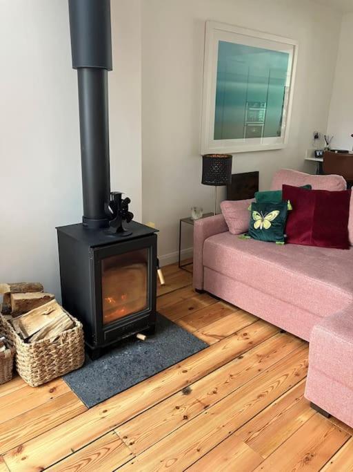 Our Beautifully Renovated Home Chichester Extérieur photo