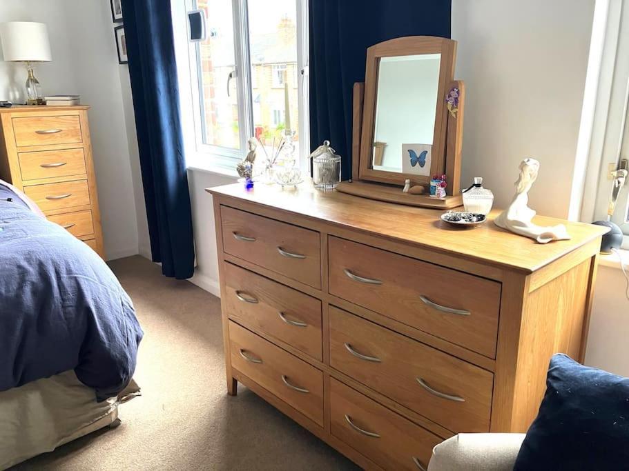 Our Beautifully Renovated Home Chichester Extérieur photo