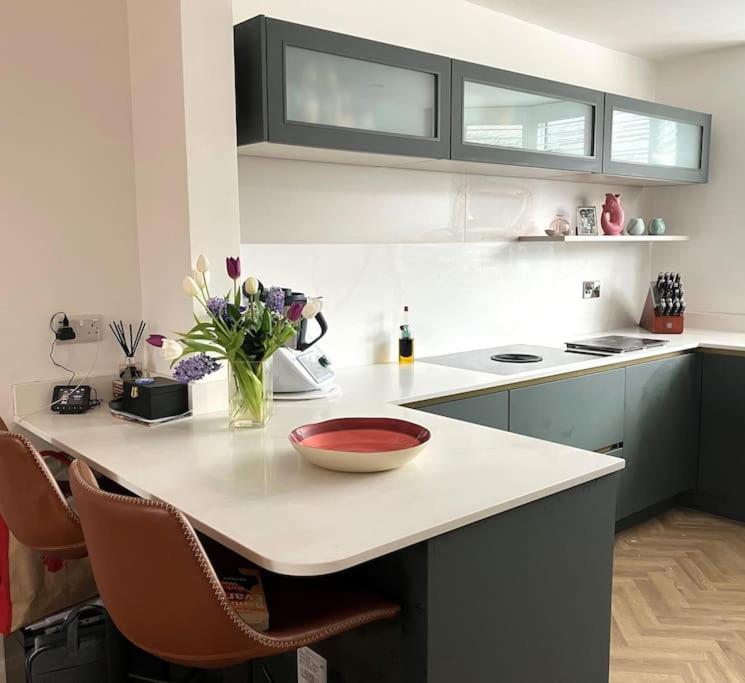 Our Beautifully Renovated Home Chichester Extérieur photo