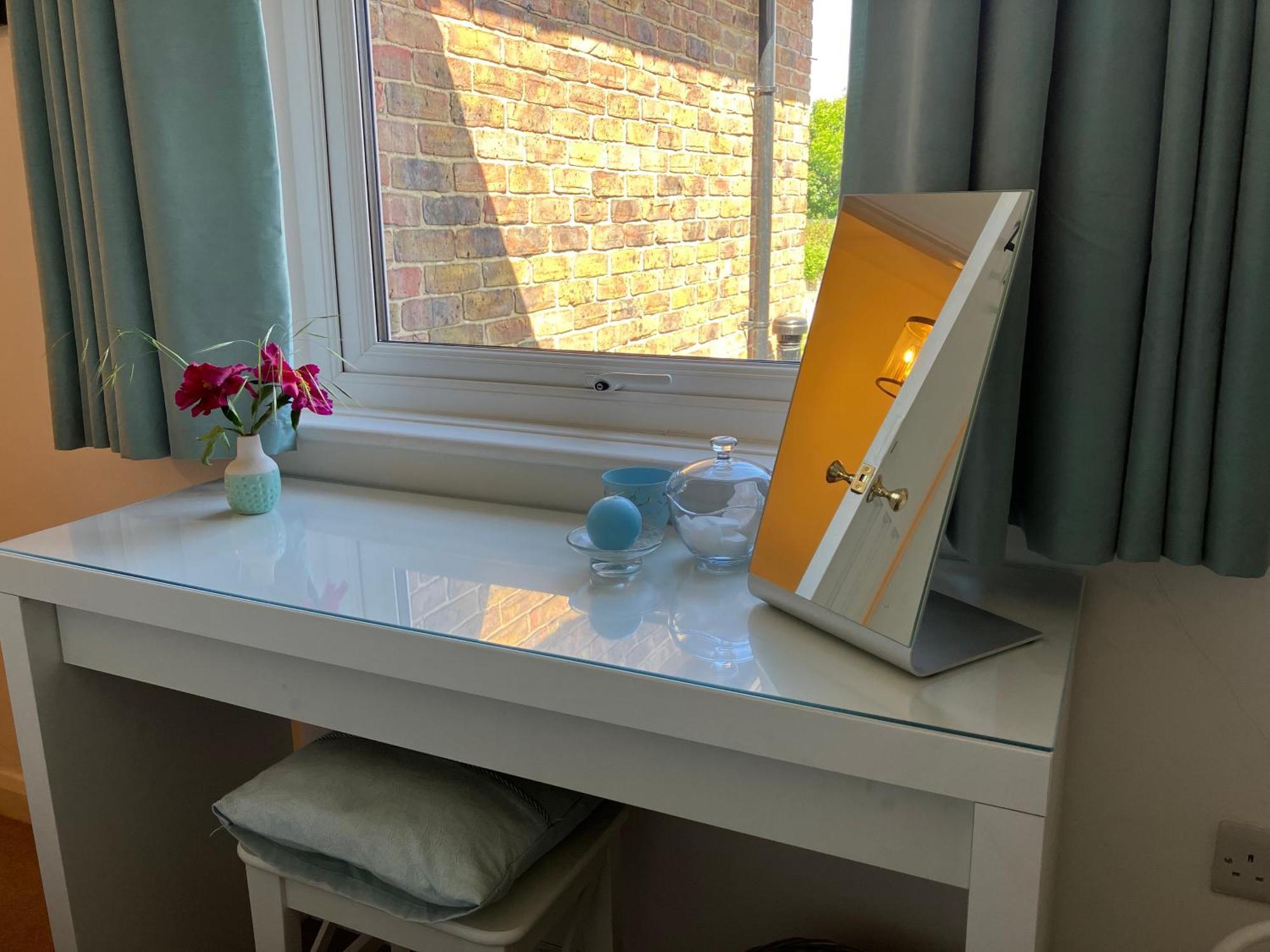 Our Beautifully Renovated Home Chichester Extérieur photo