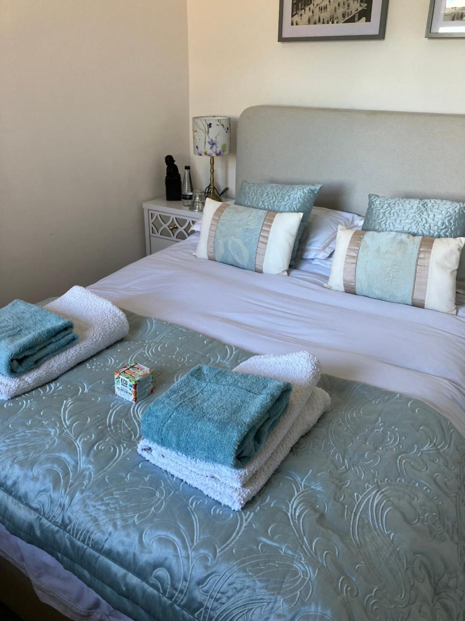 Our Beautifully Renovated Home Chichester Extérieur photo
